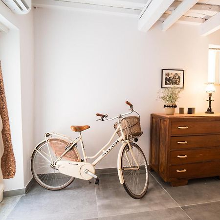 Saliscendi Apartment ปิเอตราซานตา ภายนอก รูปภาพ
