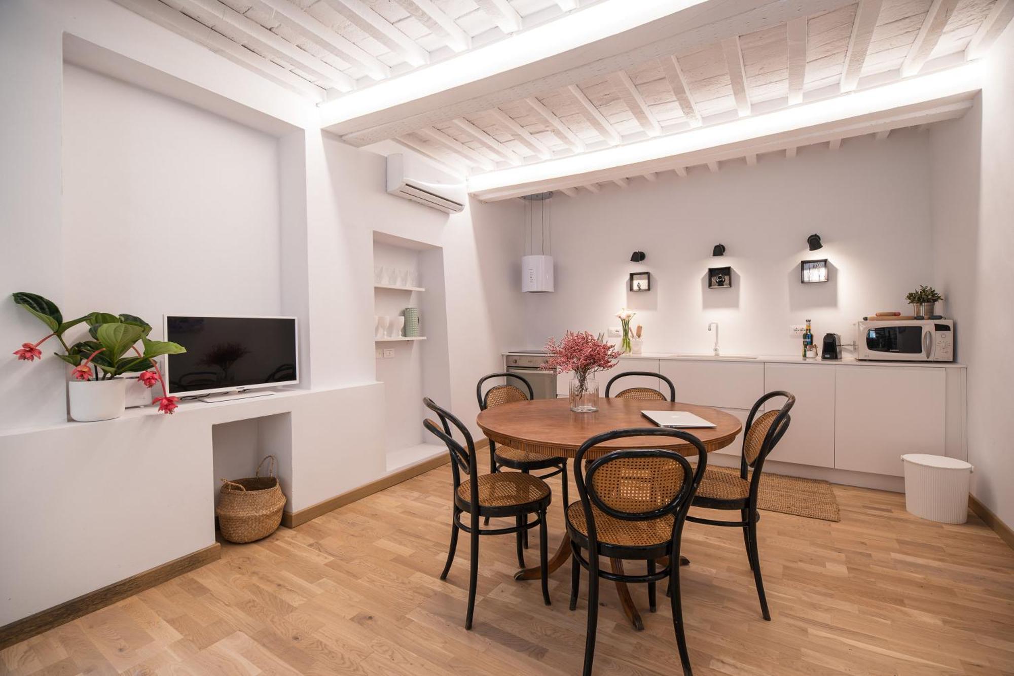 Saliscendi Apartment ปิเอตราซานตา ภายนอก รูปภาพ