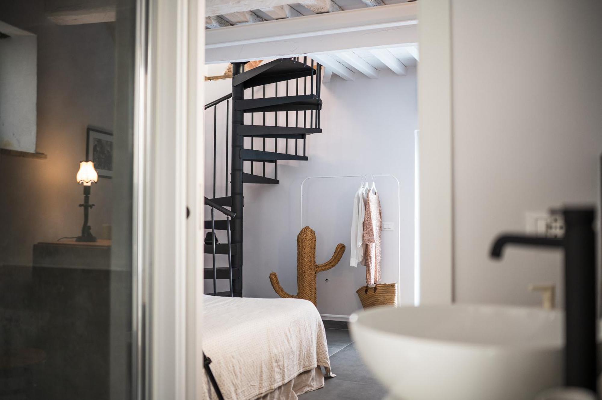 Saliscendi Apartment ปิเอตราซานตา ภายนอก รูปภาพ